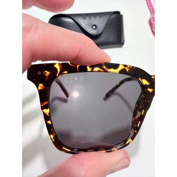 DIFF Billie Polarized Tortoise Sunglasses One Size Brown Black - Picture 2 of 11